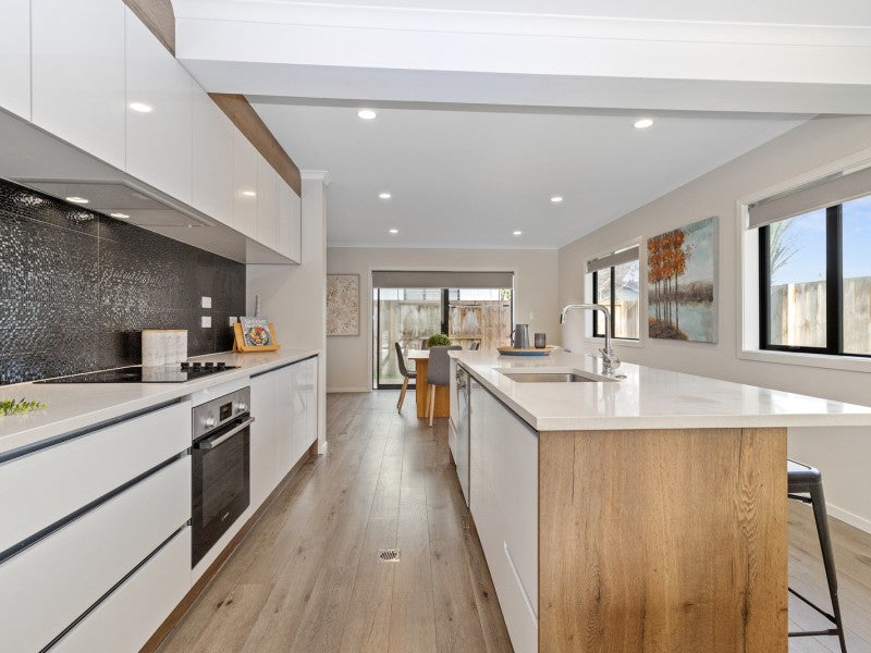 2/52 Carrington Avenue, Hillcrest, Hamilton - Carousel 2