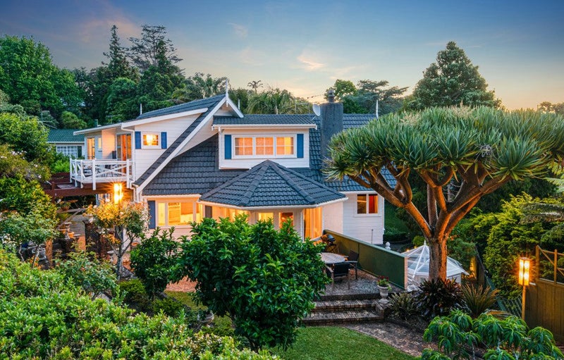 32 Deane Avenue, Titirangi, Auckland - Carousel 2