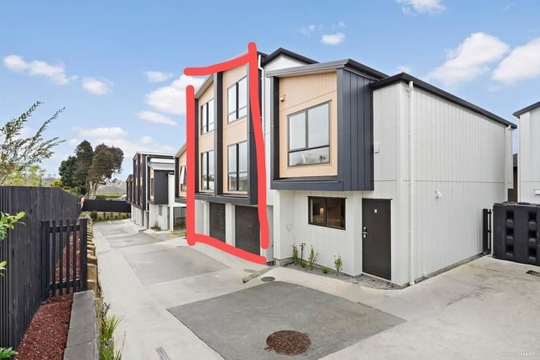 4/11 Scanlen Terrace, Kelston, Auckland - Carousel 2