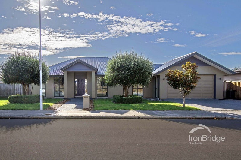 4 East Ellington Drive, Mairehau, Christchurch - Carousel 1