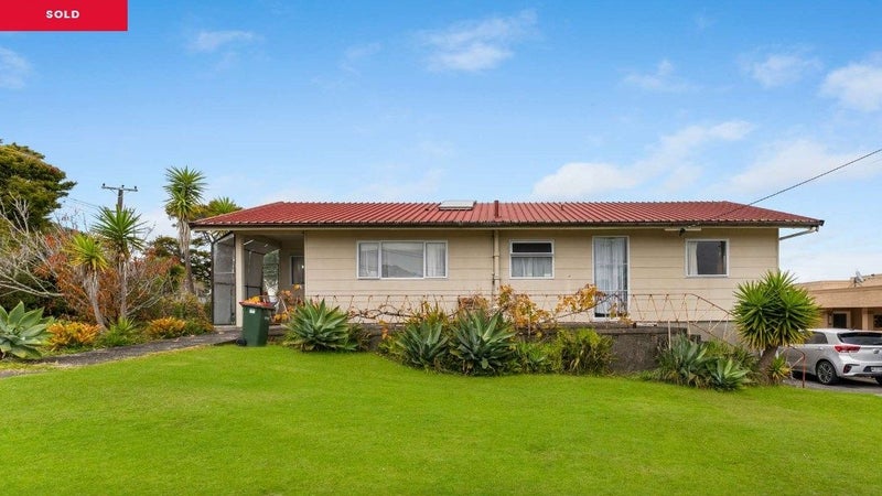116 Island Bay Road, Beach Haven, Auckland - Carousel 1