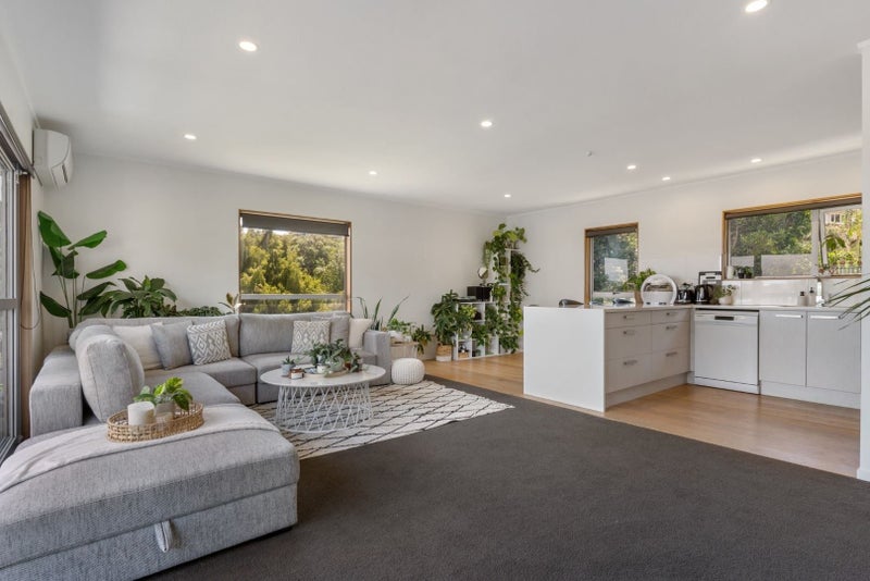 2/76 Heathcote Road, Castor Bay, Auckland - Carousel 1