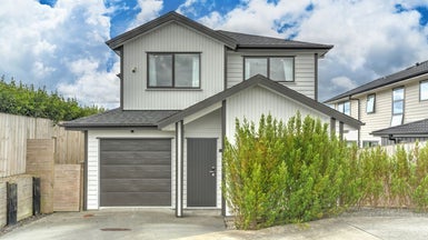 45 Baumea Rise, Massey, Auckland - Carousel 1