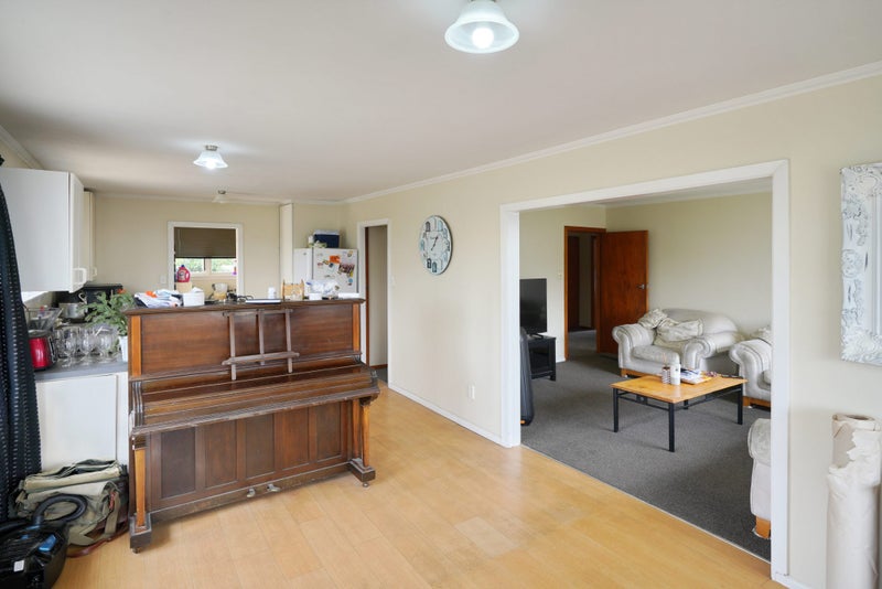 44 Vancouver Crescent, Wainoni, Christchurch - Carousel 2