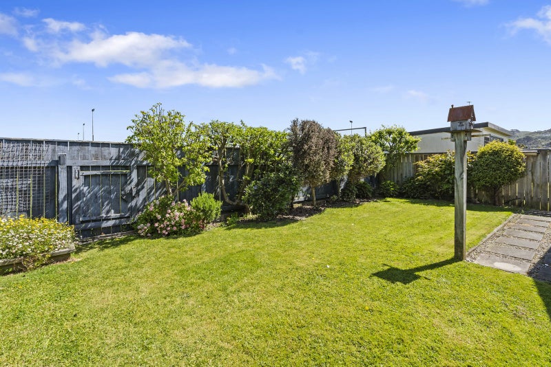 16 Bouverie Street, Petone, Lower Hutt - Carousel 21