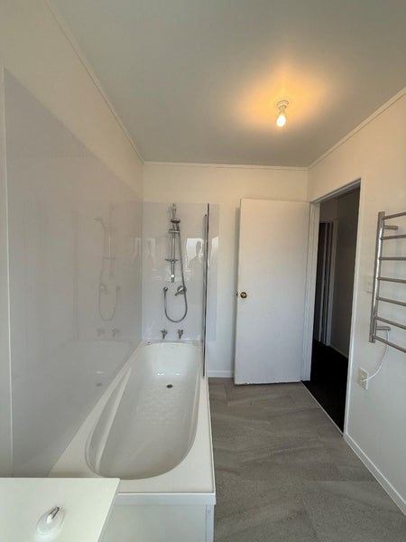 1/22 Valecrest Place, Bayview, Auckland - Carousel 16