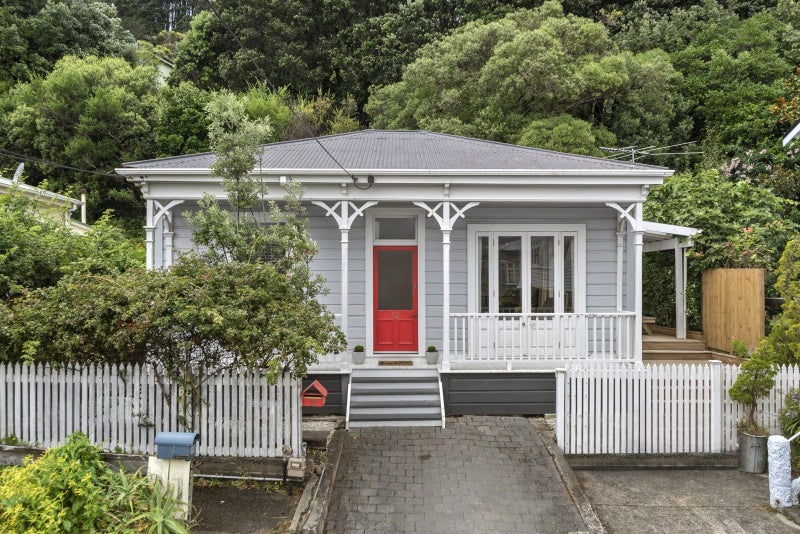 12 Rixon Grove, Mount Victoria, Wellington - Carousel 1