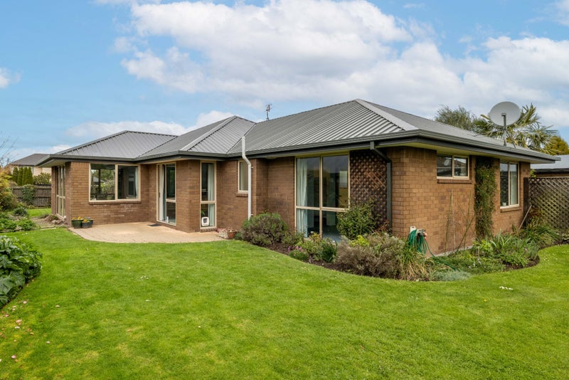 12 Scarlet Lane, Redwood, Christchurch - Carousel 1