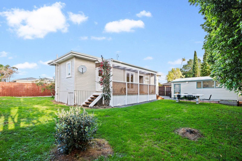 59A Morningside Drive, Mount Albert, Auckland - Carousel 1