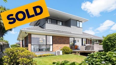 2/10 Ascania Place, Mount Roskill, Auckland - Carousel 1