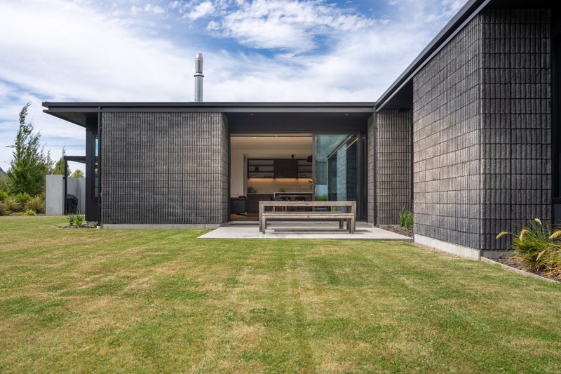 12 Stackbrae Avenue, Wanaka - Carousel 1