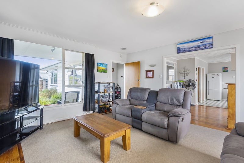 25 Gray Avenue, Paraparaumu Beach, Paraparaumu - Carousel 2