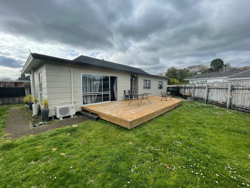 29 Wesley Avenue, Frankleigh Park, New Plymouth - Carousel 2