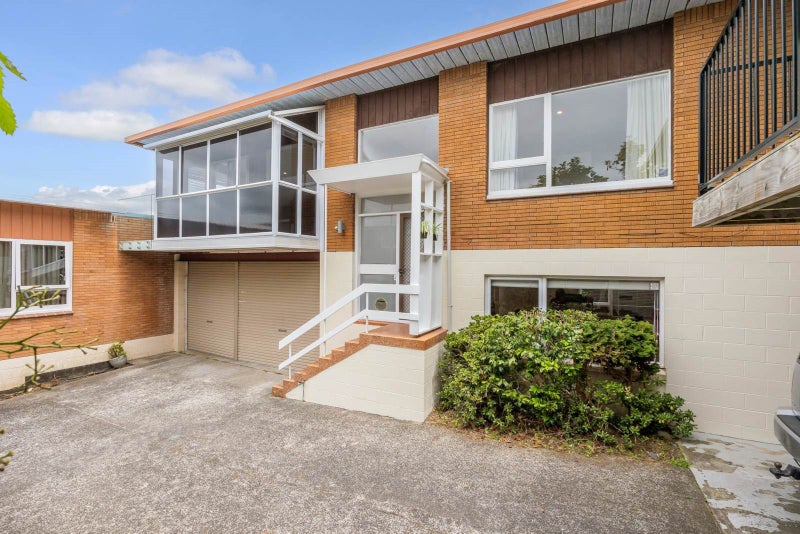 2/4 Rangitoto Terrace, Milford, Auckland - Carousel 1