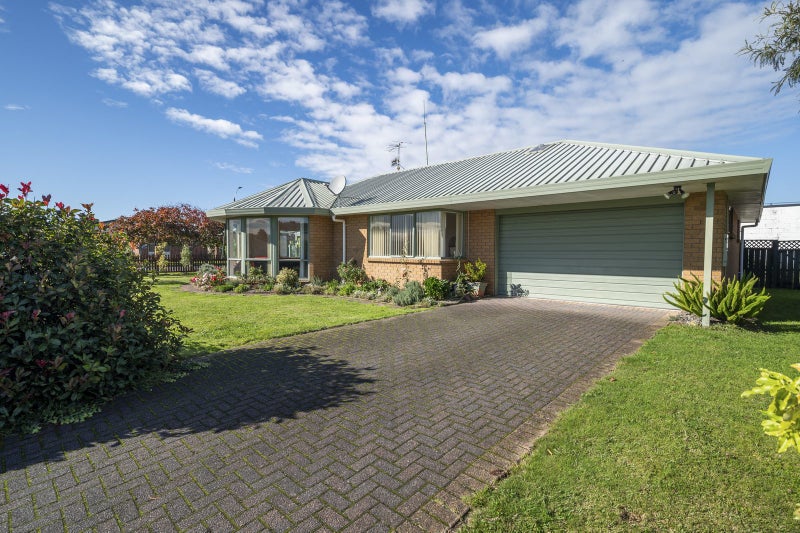 2 Ashmore Place, Fairy Springs, Rotorua - Carousel 1