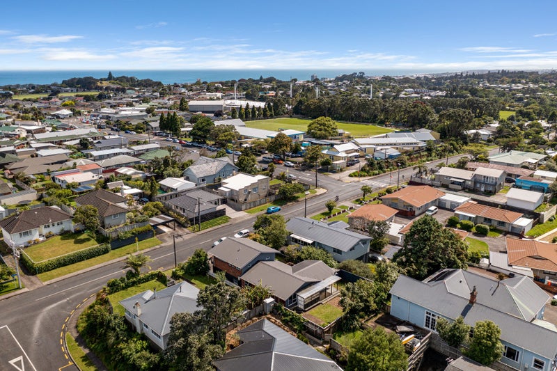 89 Clawton Street, Westown, New Plymouth - Carousel 32