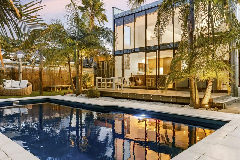 4 Halyard Place, Te Atatu Peninsula, Auckland - Carousel 1