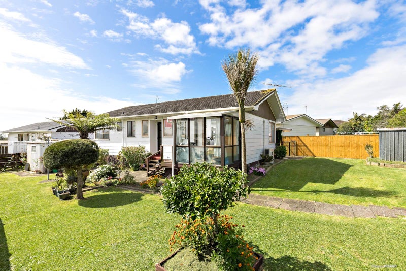 2/17 Shalimar Place, Clover Park, Auckland - Carousel 1