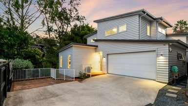 92A Beach Road, Castor Bay, Auckland - Carousel 1