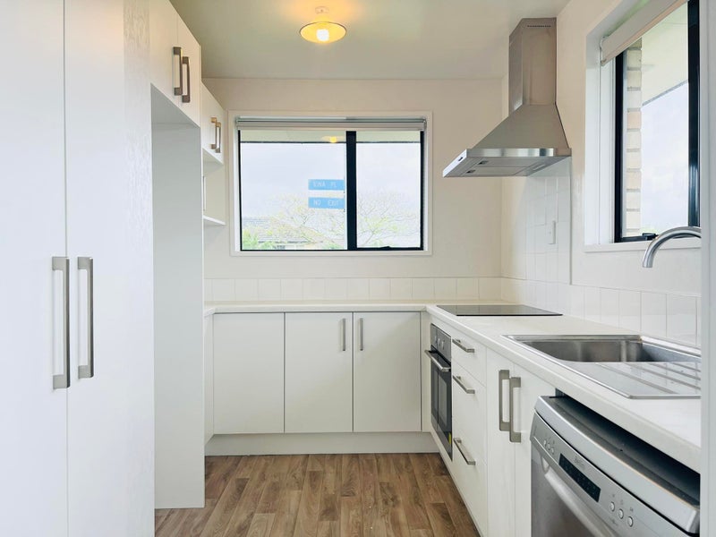 1/1 Iona Place, Sockburn, Christchurch - Carousel 1