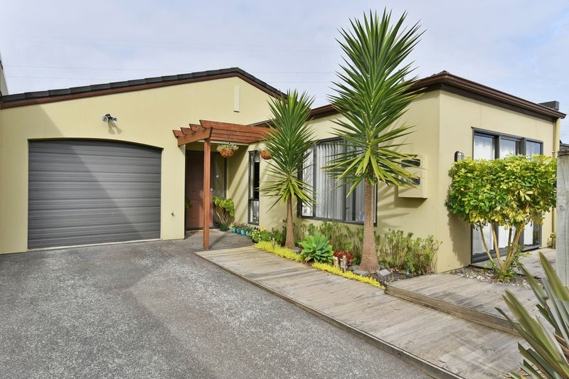 17B Ksenia Drive, Flat Bush, Auckland - Carousel 1