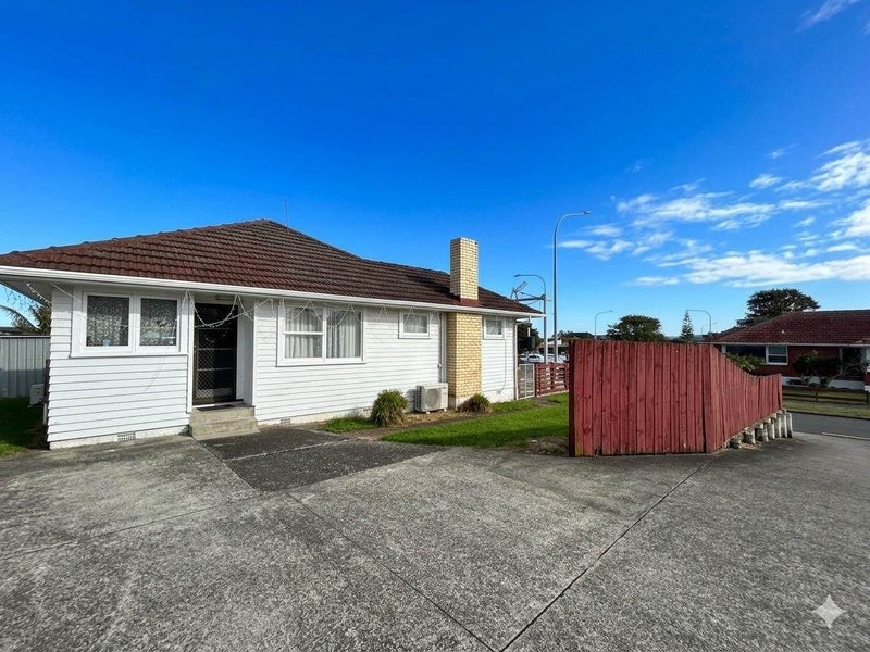 1 Cordelia Place, New Windsor, Auckland - Carousel 1