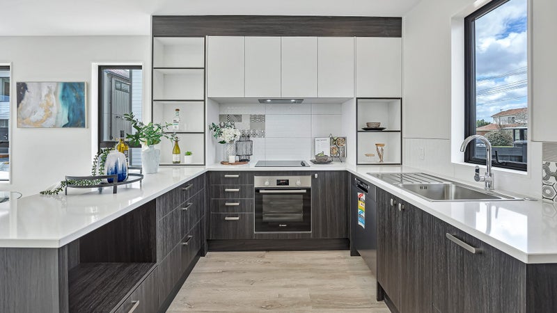 2/47 Beach Road, Te Atatu Peninsula, Auckland - Carousel 1