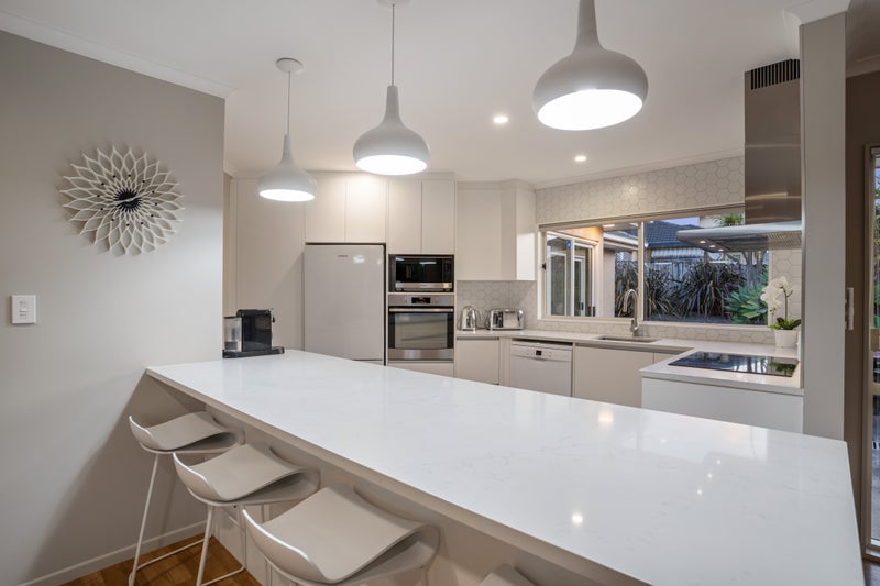 9 Moyrus Crescent, East Tamaki Heights, Auckland - Carousel 1