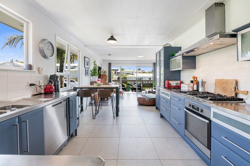 25 Japonica Drive, Beach Haven, Auckland - Carousel 2