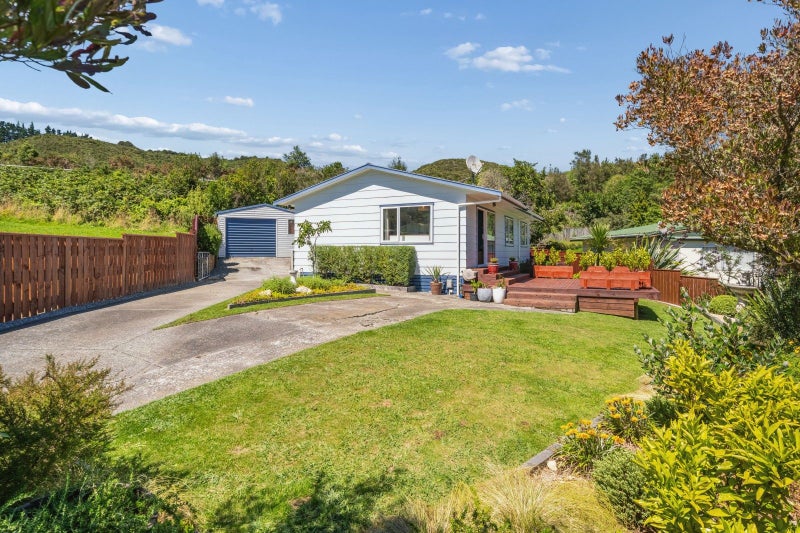 21 Oaklands Grove, Clouston Park, Upper Hutt - Carousel 2