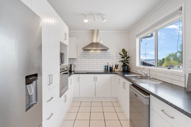 16 Pipitea Place, Massey, Auckland - Carousel 2