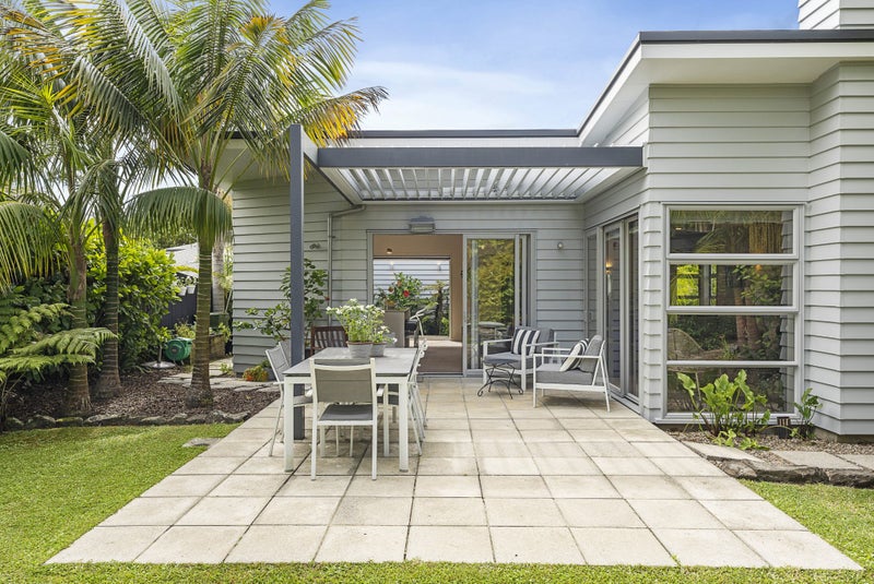 4A Greenwoods Close, Titirangi, Auckland - Carousel 1