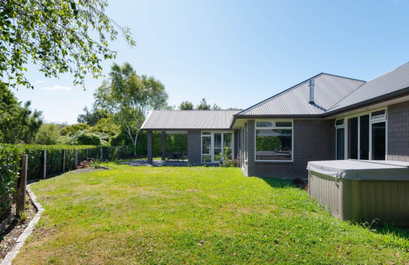 124 Saint James Drive, Huntington, Hamilton - Carousel 2