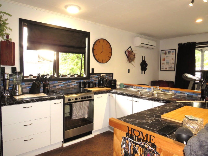 9 Russell Parade North, Frasertown, Wairoa - Carousel 2