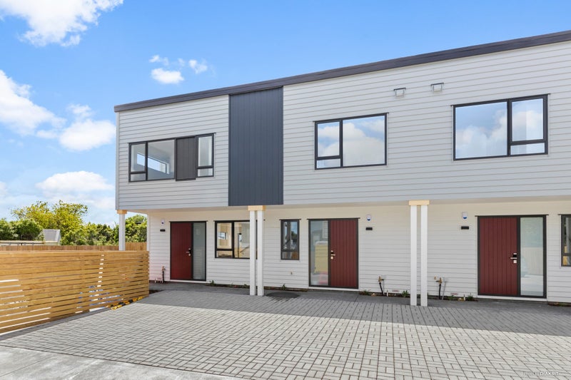 12C Shamrock Lane, Te Atatu Peninsula, Auckland - Carousel 1