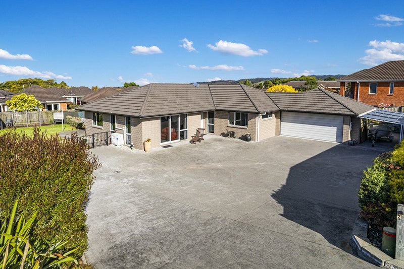 22 Conifer Grove, Kamo, Whangarei - Carousel 1