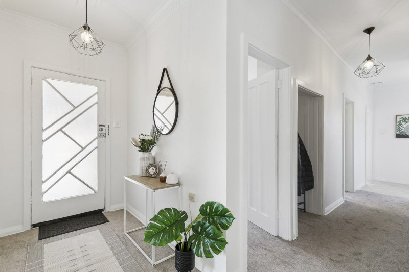 8 Mexted Terrace, Tawa, Wellington - Carousel 2