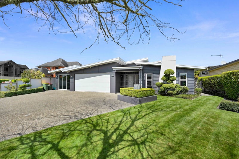 6 Peninsula Point, Huntington, Hamilton - Carousel 1