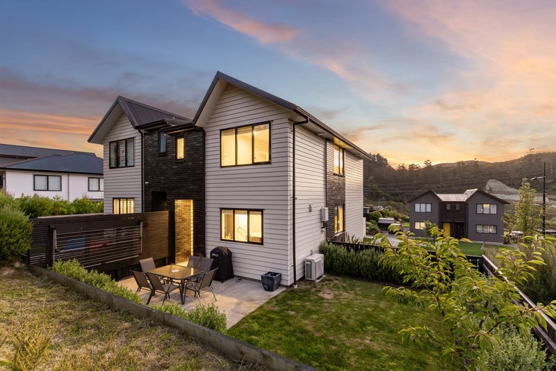7 Holystone Road, Whitby, Porirua - Carousel 1