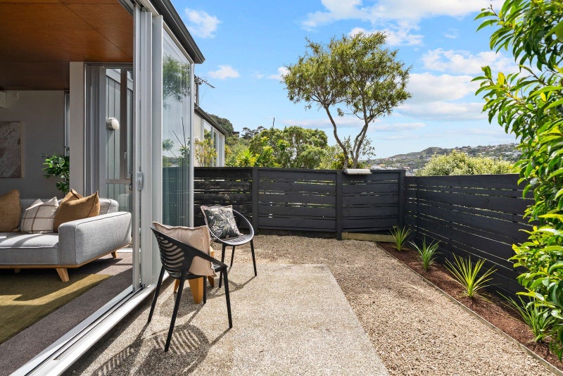 12/3 Severn Street, Island Bay, Wellington - Carousel 1
