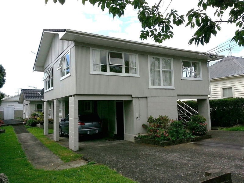 1/5 Carmen Avenue, Balmoral, Auckland - Carousel 2