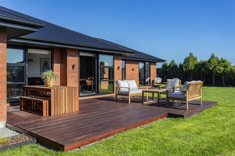 9 Quail Way, Amberley, Amberley - Carousel 1