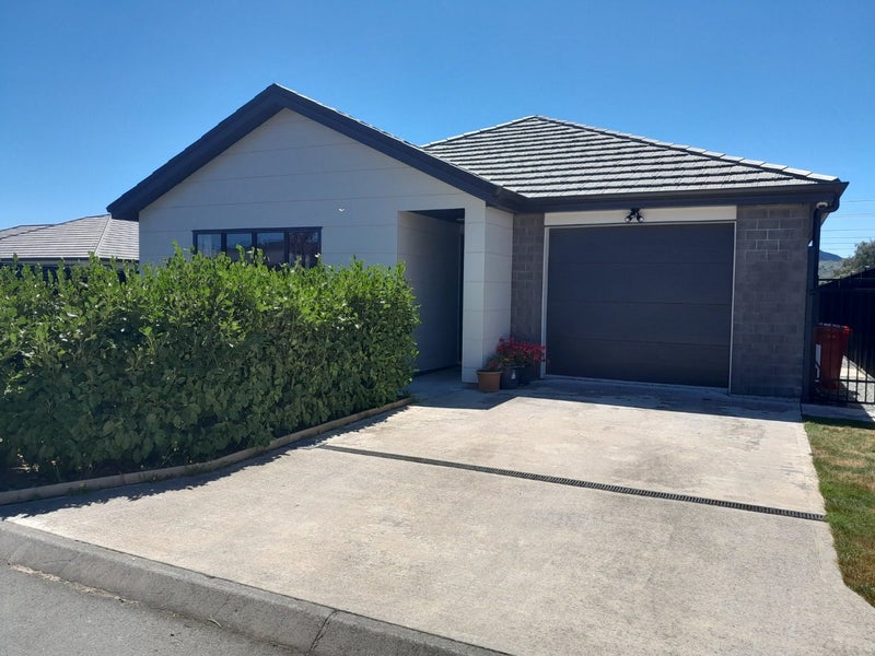 48 Te Kaeaea Crescent, Wallaceville, Upper Hutt - Carousel 1