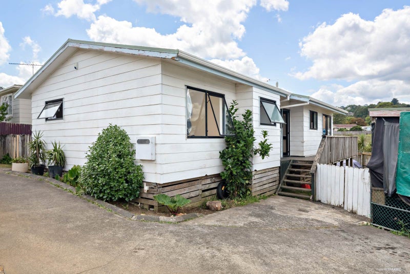 1/11 Igloo Place, Red Hill, Papakura - Carousel 2