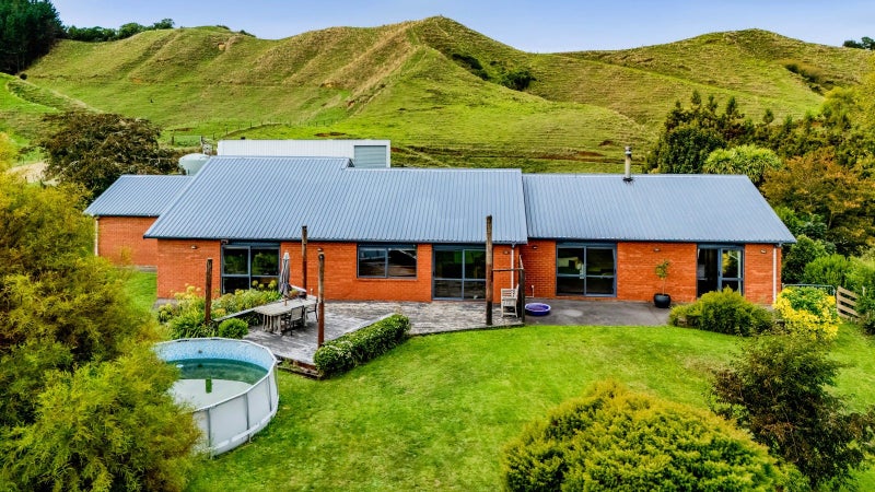 210 Standish Road, Toko, Stratford - Carousel 2
