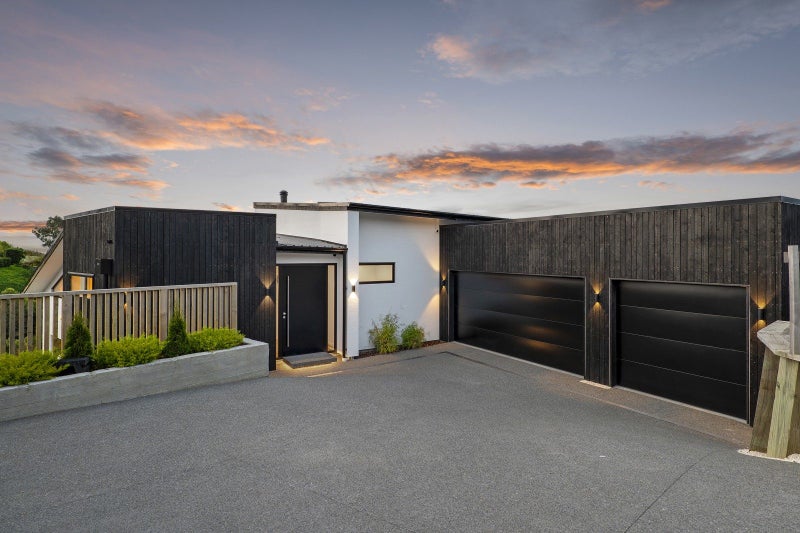 9 Caldberg Close, Westmorland, Christchurch - Carousel 2