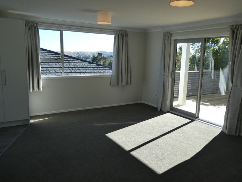 20B Chetwode Grove, Newlands, Wellington - Carousel 2