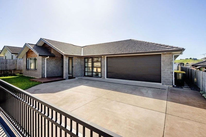 4 Paiaka Place, Rototuna North, Hamilton - Carousel 1