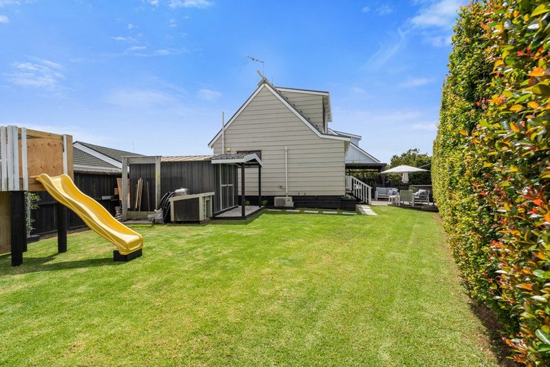 16B Bay Street, Red Beach, Whangaparāoa - Carousel 1