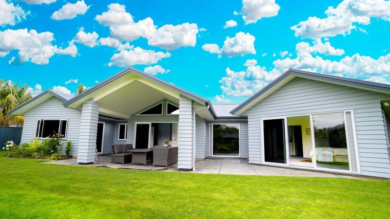 24 Charteris Rise, Riverdale, Gisborne - Carousel 2